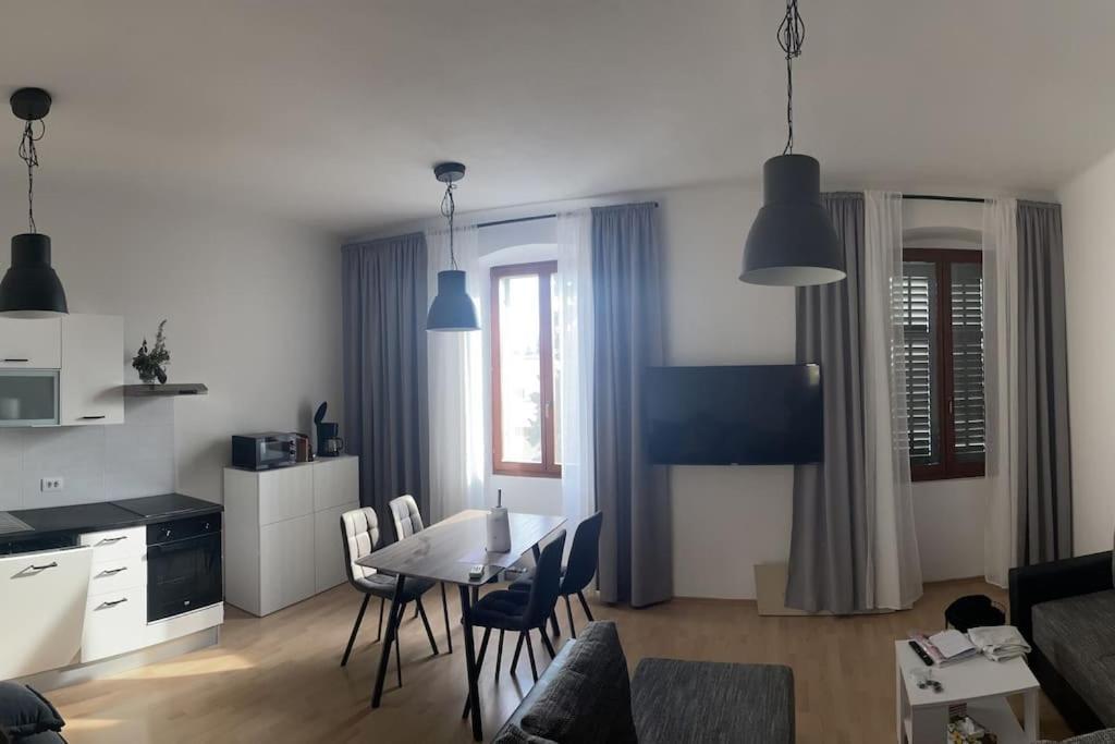 Elena Apartment Ровин Екстериор снимка
